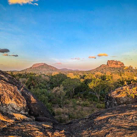 Choona Lodge 'View Of Sigiriya & Pidurangala With Sunrise' Kültér fotó