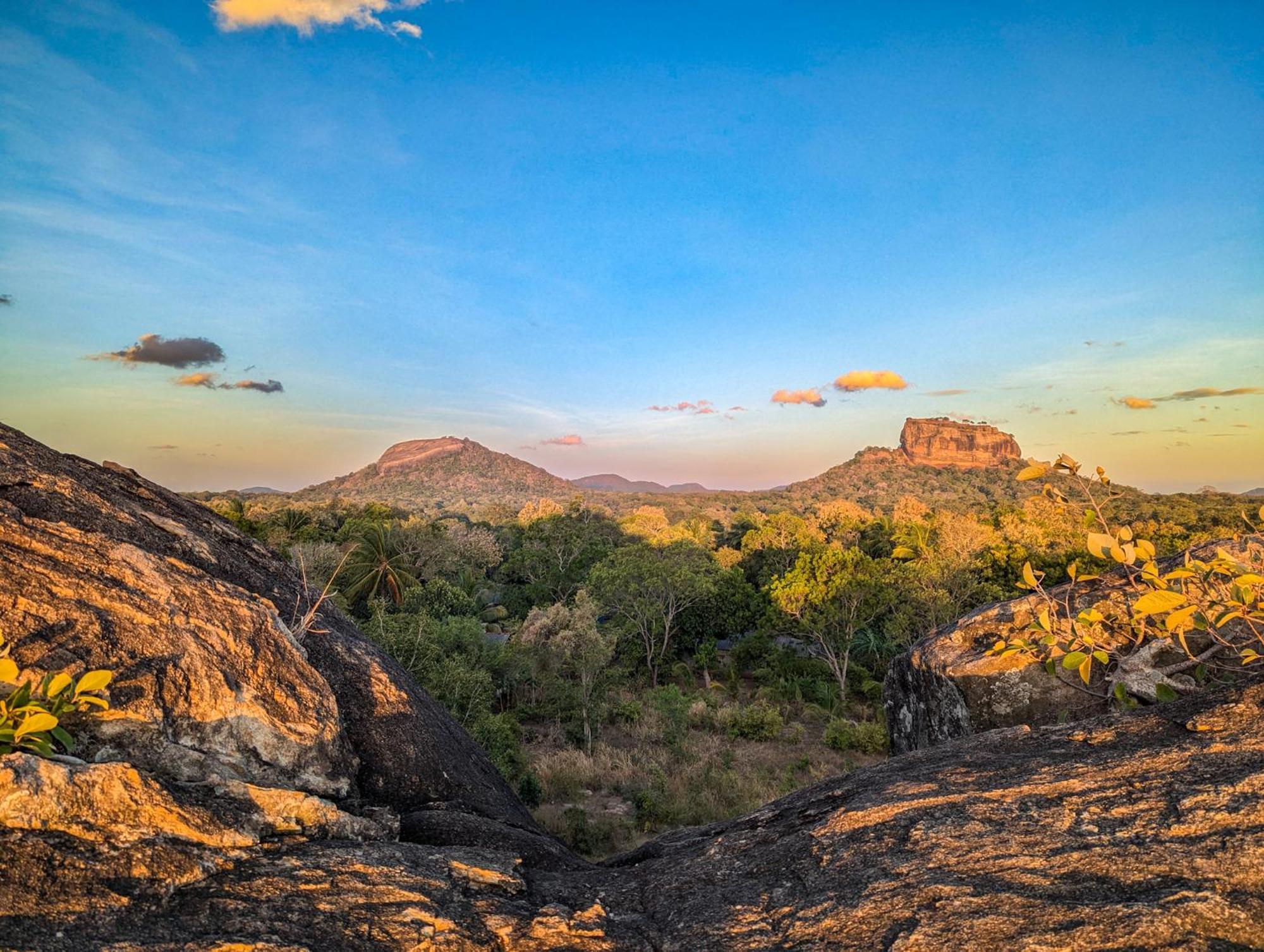 Choona Lodge 'View Of Sigiriya & Pidurangala With Sunrise' Kültér fotó
