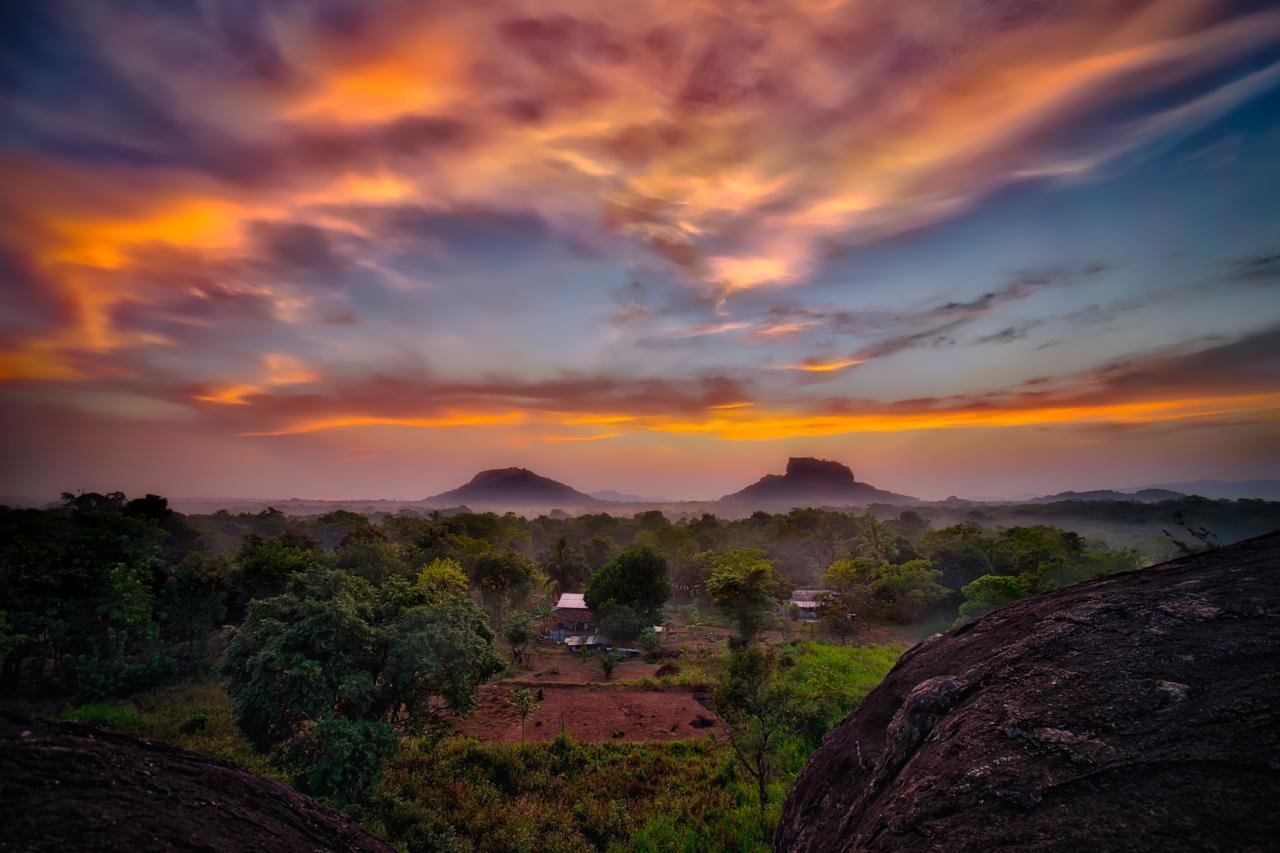 Choona Lodge 'View Of Sigiriya & Pidurangala With Sunrise' Kültér fotó